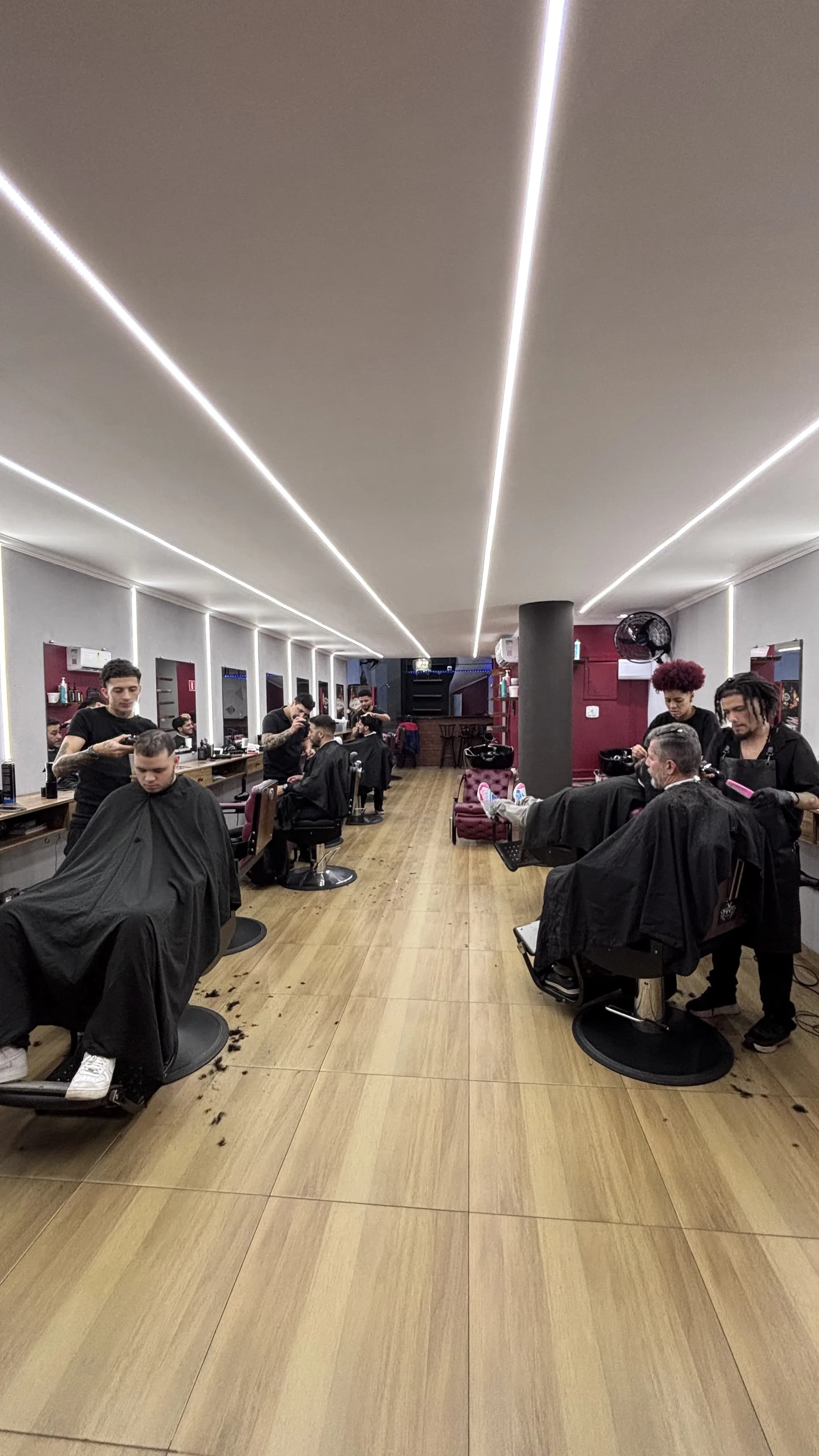 Corredor do salão da Barbearia Marconi